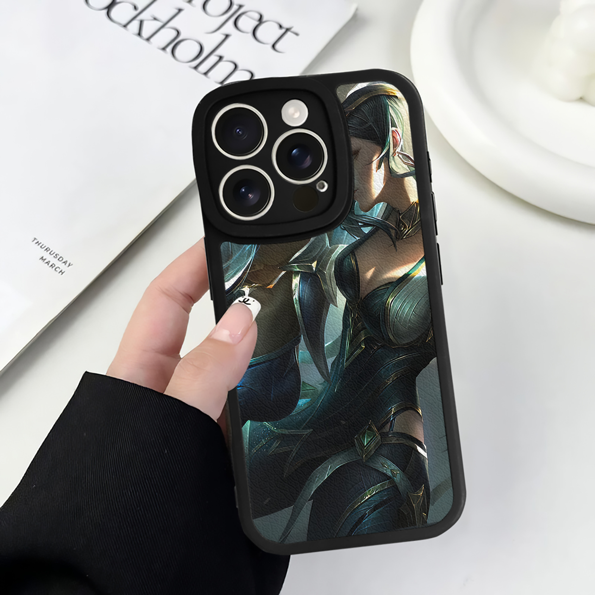 （画像用） リーグ・オブ・レジェンド League of Legends LOL 【iPhone 16シリーズ対応】シリコンスマホケース（レザー調） 材質：シリコン